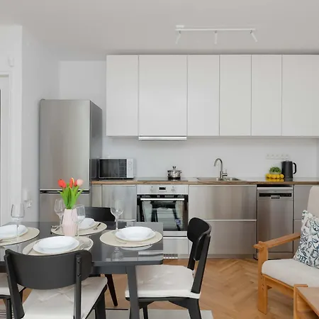 بيت للعطل Comfortable House With A Terrace And 3 Bedrooms By Renters وارسو