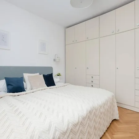 Comfortable With A Terrace And 3 Bedrooms By Renters