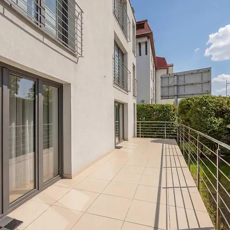 Comfortable House With A Terrace And 3 Bedrooms By Renters بيت للعطل وارسو